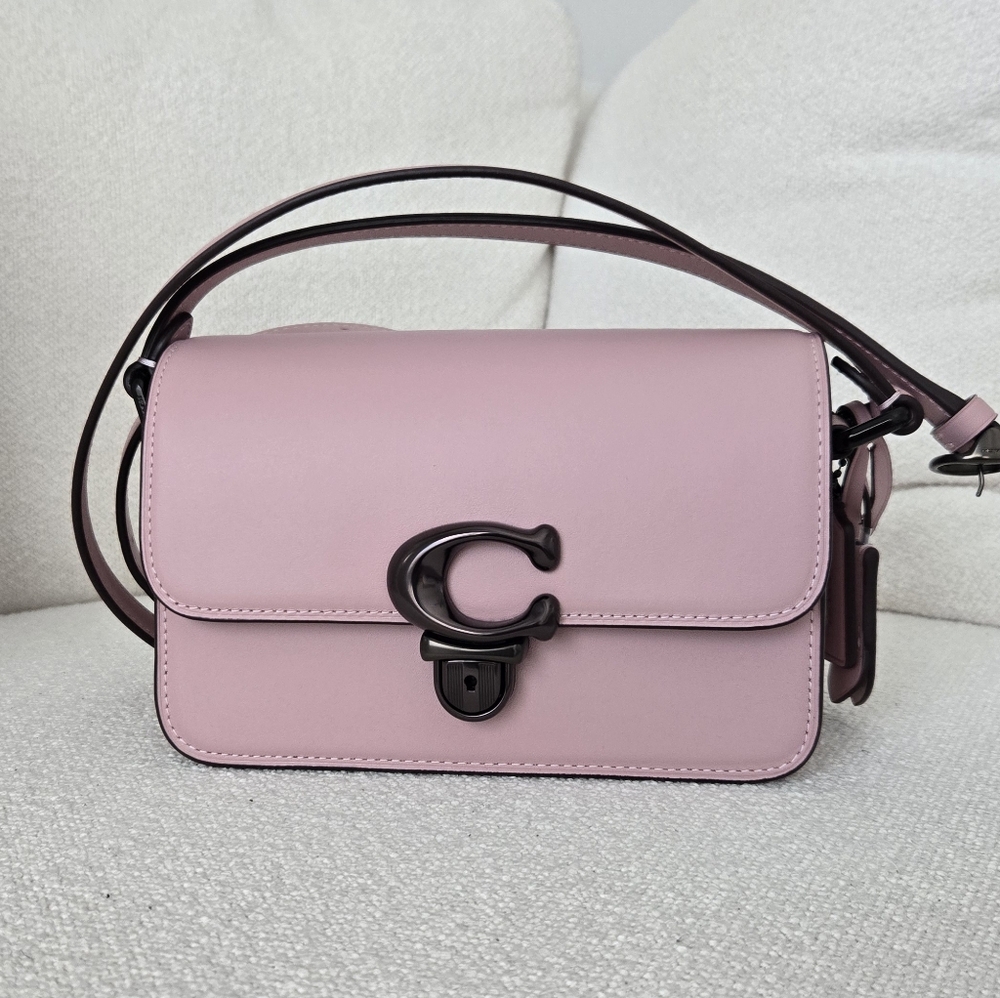 Coach Studio 19